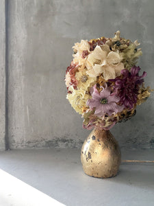 Agar flora table lamp by Yi Hsuan Sung at Flora Gild