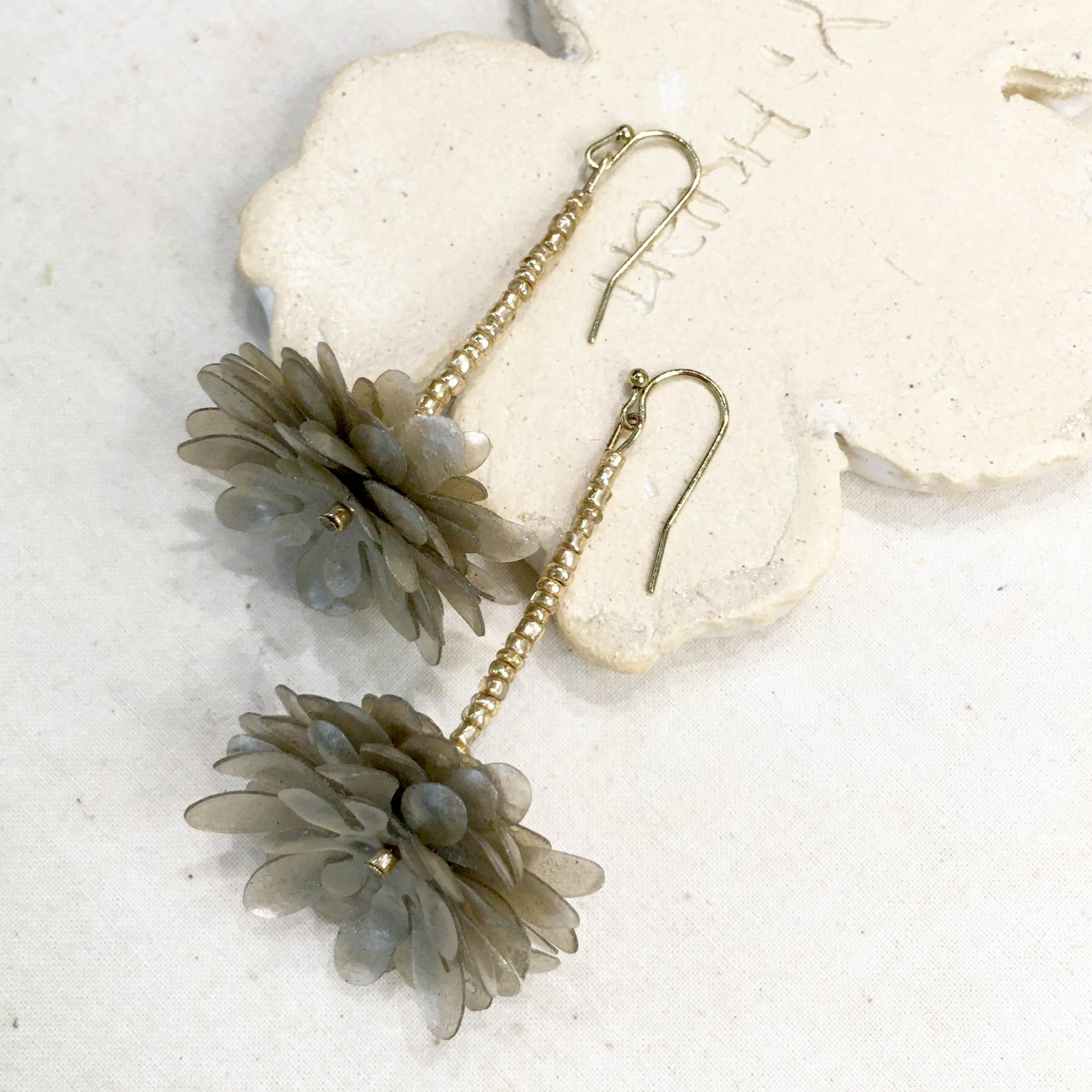 Bloom Series No.3 | Agar Petals x Antique Bronze Hook Earrings | 50mmx32mm